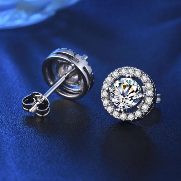 Round Cz stone earrings in sterling silver - Picture 2 of 6